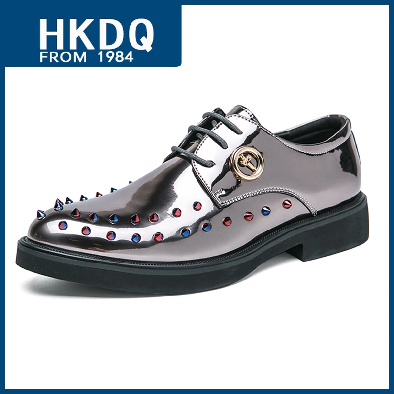 

HKDQ Fashion Rivet Men's Dress Shoes England Style Glitter Patent Leather Shoes Men Business Lace-up Social Formal Shoes For Man