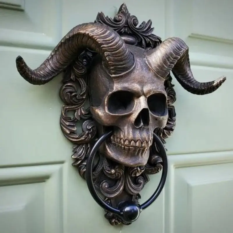 

Baphomet Horned God Skull Hanging Door Knocker Resin Goat-Headed Crafts Satan Goat Statue Ornaments Decor Hanging Plate Knocker
