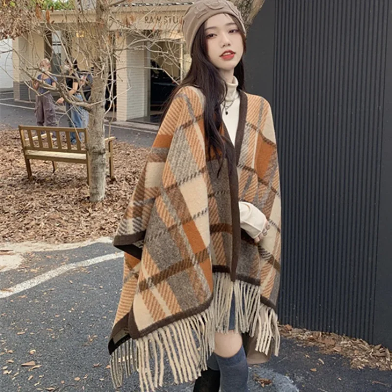 

Fashionable British Style Women's Knitted Cape Poncho with Plaid Shawl for Autumn and Winter Capes Ponchos Women Clothing Q415