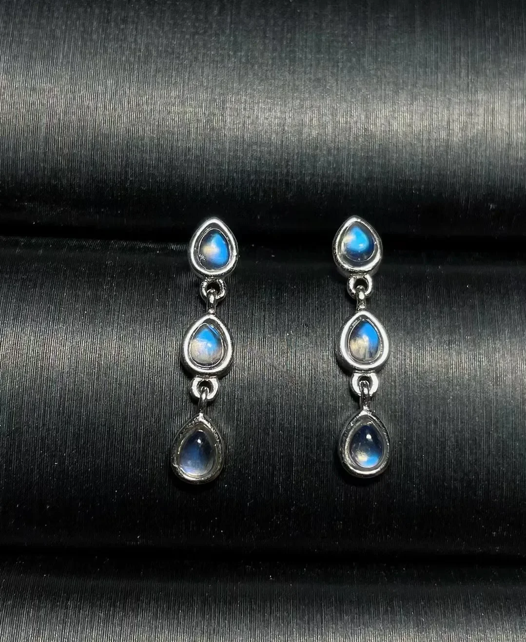 

2023 New Hot Selling S925 Sterling Silver Natural Indian Moonlight Stone Charm Droplet Earrings Without Optimized Main Stone