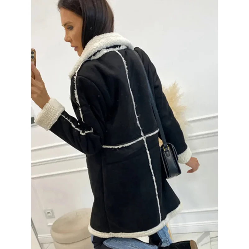 Рисунок 2 - Женское пальто с отложным воротником