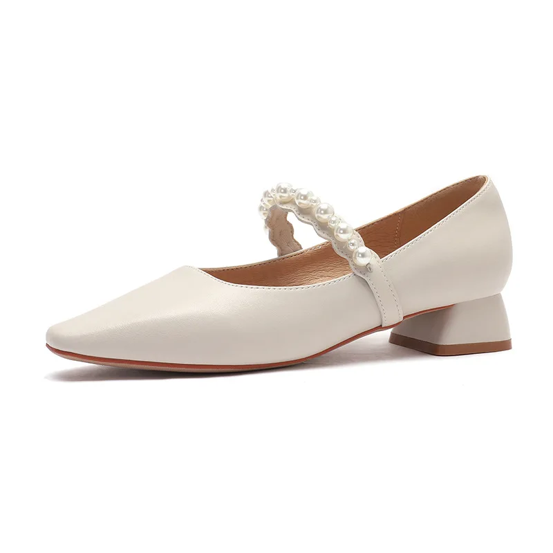 

Туфли-лодочки женские из экокожи, на квадратном каблуке 3 см, без застежки, с жемчужным ремешком, в британском стиле, бежевые, 40, весна-осень