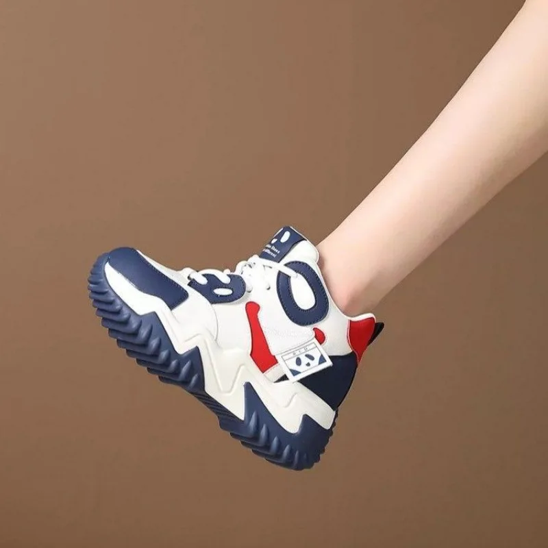 أحذية الأب الكلاسيكية للنساء لخريف 2025 أحذية نسائية للارتفاع والسماكة، أحذية كاجوال، أحذية رياضية متعددة الاستخدامات للعطلات