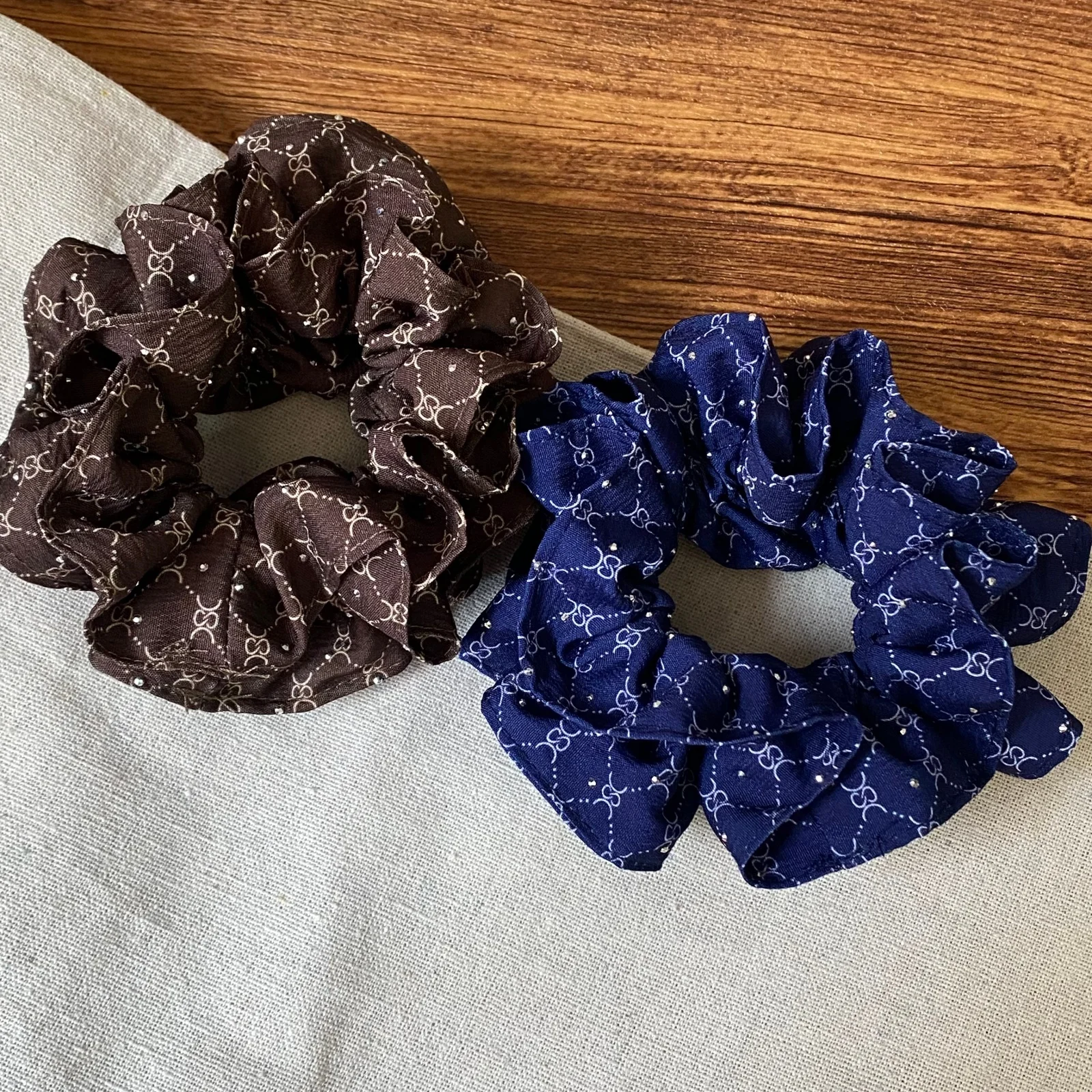 1PC  Scrunchies Women's Glittery Patterned Hair Accessories Elastic Hair Ties For Daily, Party, Gift, Fashionable Looks