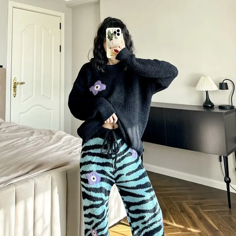 2023 New Soft Pajamas Women Autumn Winter Zebra Pattern Warm Knitted Loungewear Long Sleeve Loose Round Collar thicken Homewear