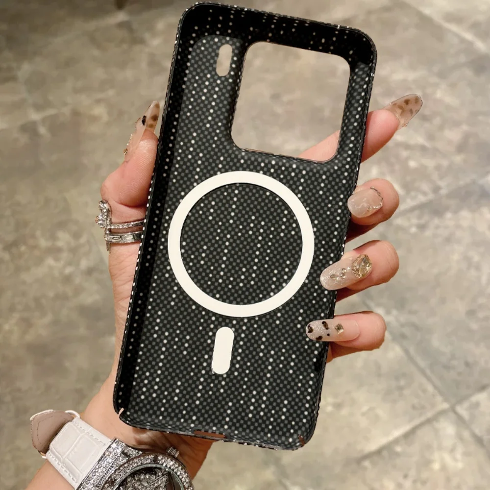 Sleek Carbon Fiber Magnetic Wireless Charging Case - Ultra-Thin & Shockproof