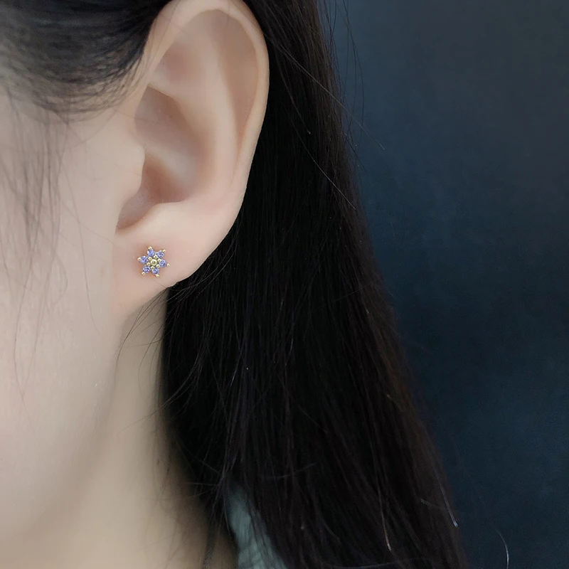 Рисунок 4 - Женские серьги-гвоздики из серебра