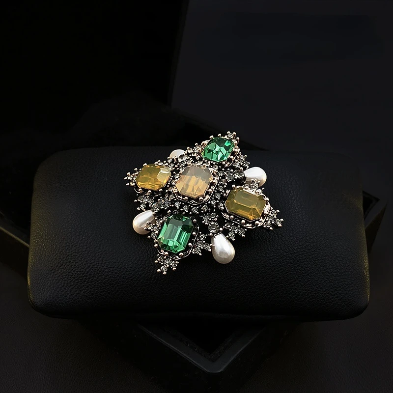 Exquisite Retro Brooch High-End Heavy Industry Handmade Brooch Pin Suit Coat Accessories Women Scarf Buckle Rhinestone Jewelry