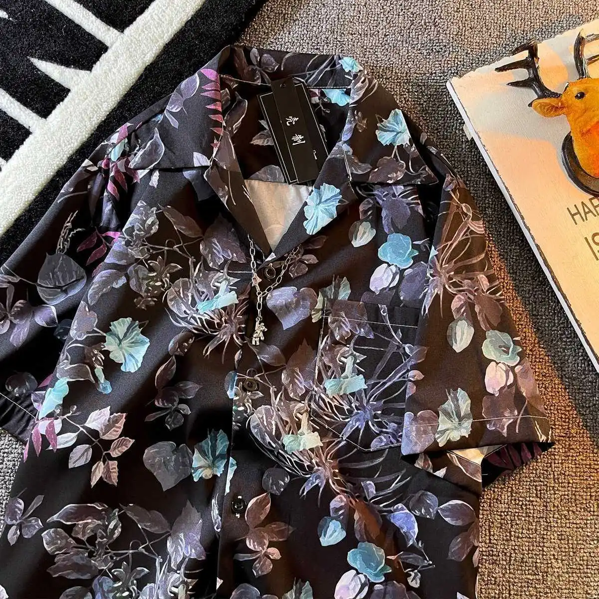 Flower shirt handsome men's trendy brand summer thin ice silk men's loose fitting shirt casual trend, short sleeved clothes