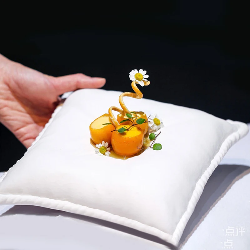 

French Creative Fabric Pillow Shape Plate Ceramic Dinner Plate White Square Cutlery Dessert Plate Specialty Meal Breakfast Plate