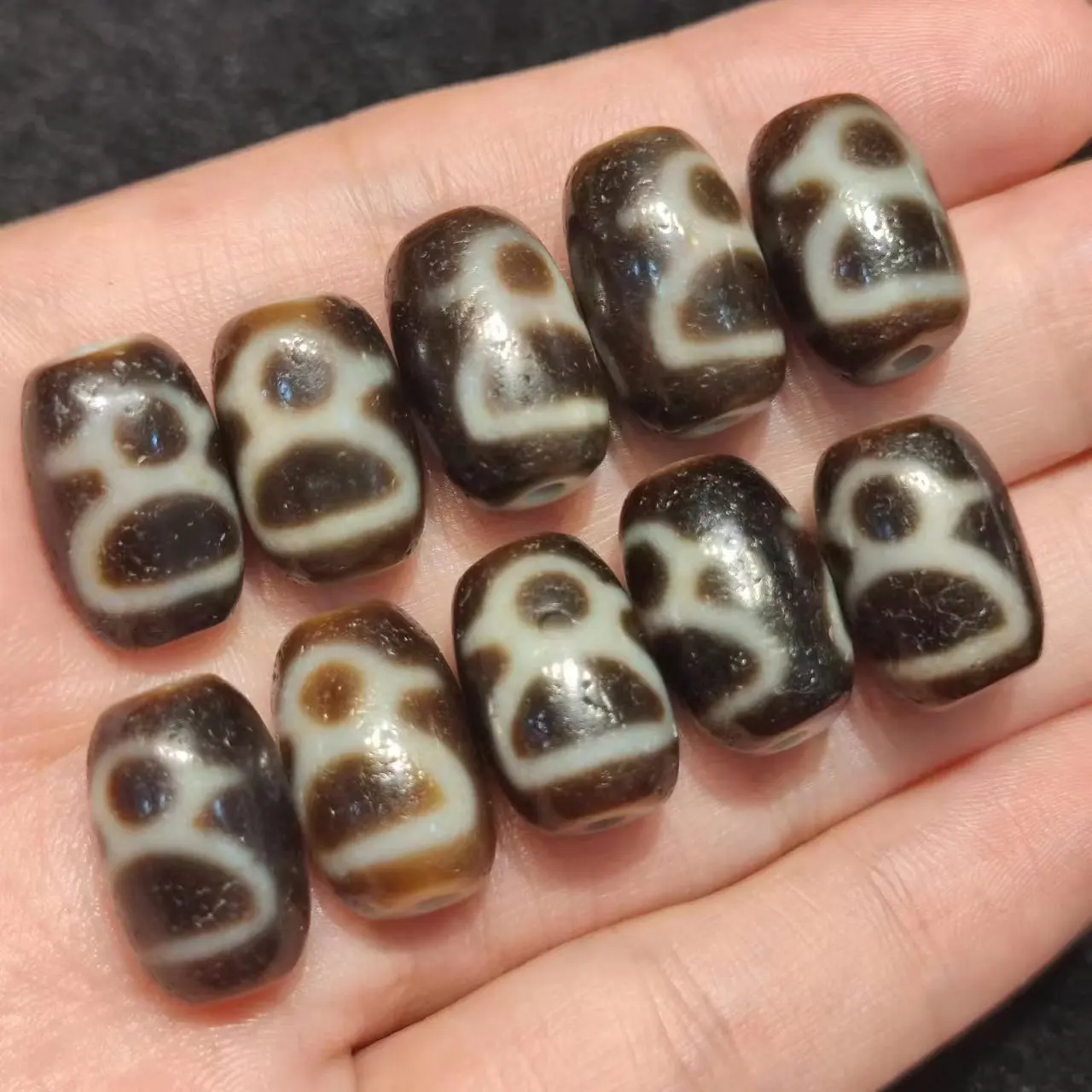 

1pcs/lot natural God of Wealth pattern agate dzi Yellow teeth Weathering lines White core holes necklace Bracelet Accessories