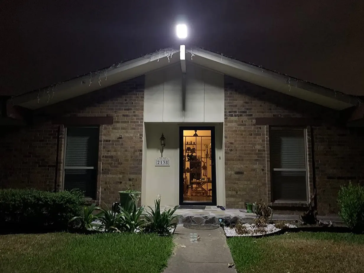 Description Picture 2 of itemNew Powerful Solar Lights Outdoor Sunlight With Motion Sensor Waterproof Solar Street Light Garden Led Solar Spotlight Lamp