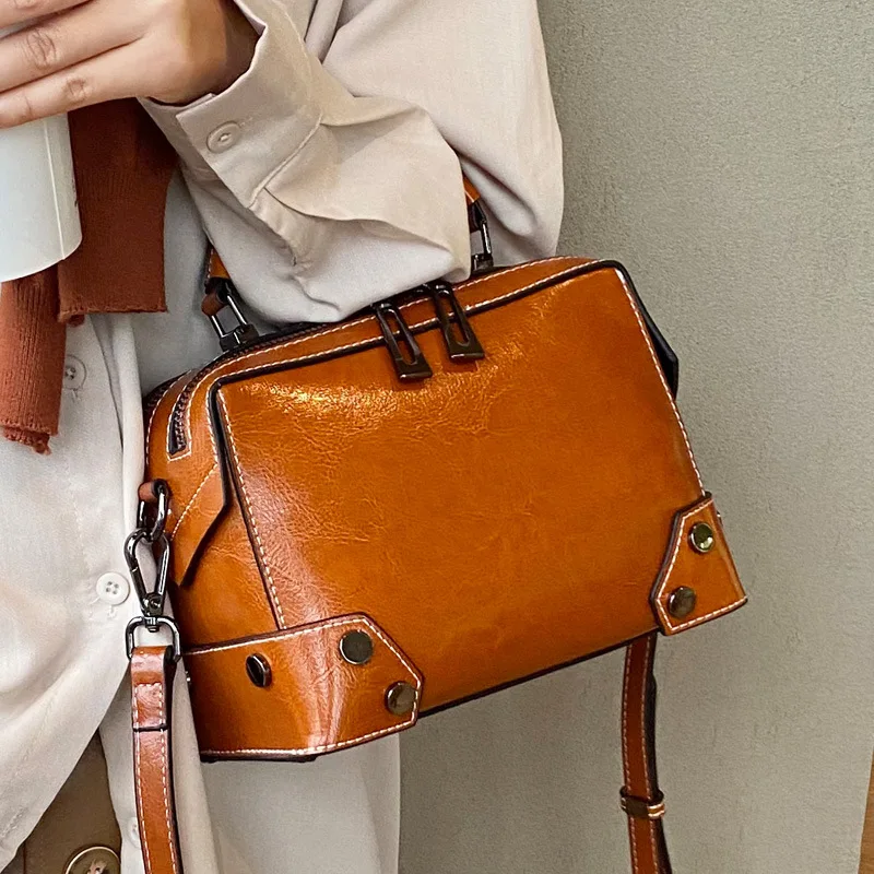 

2023 Oil Wax Genuine Leather Vintage Handbag Elegant Women Shoulder Bag Satchel Rivet Boston Bag Crossbody Motorcycle Purse