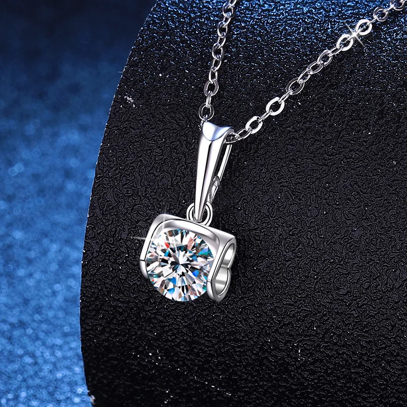 Boutique PT950 Moissanite Pendant Women's Necklace Angel Kiss 1 Carat Moissanite Diamond Necklace Valentine's Day