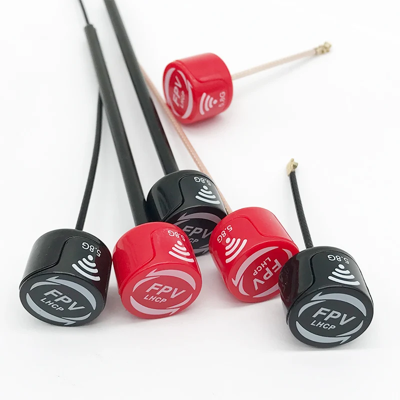 Détail du bras de châssis FPV 147mm avec finition rouge et noire, pour drone de course.