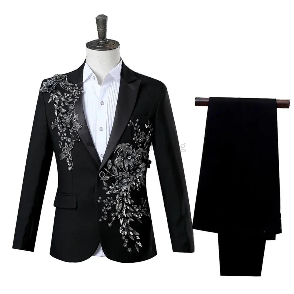 Costume noir pour hommes avec broderie florale argentée
