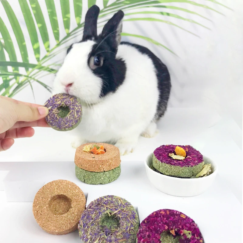 Pet Chew Toys Bunny Teeth Grinding Toy Natural Small Animal Handmade Grass Cake Hamster Rabbit Treats