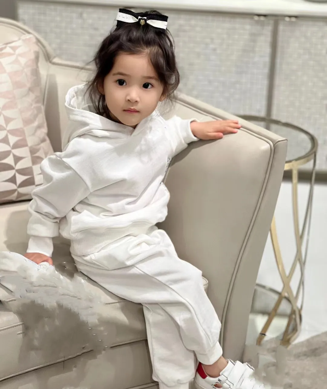 

2024 Spring hoodie +pants beige white Girls Boys Clothing set Boutique Brand size 4 to 14 Years