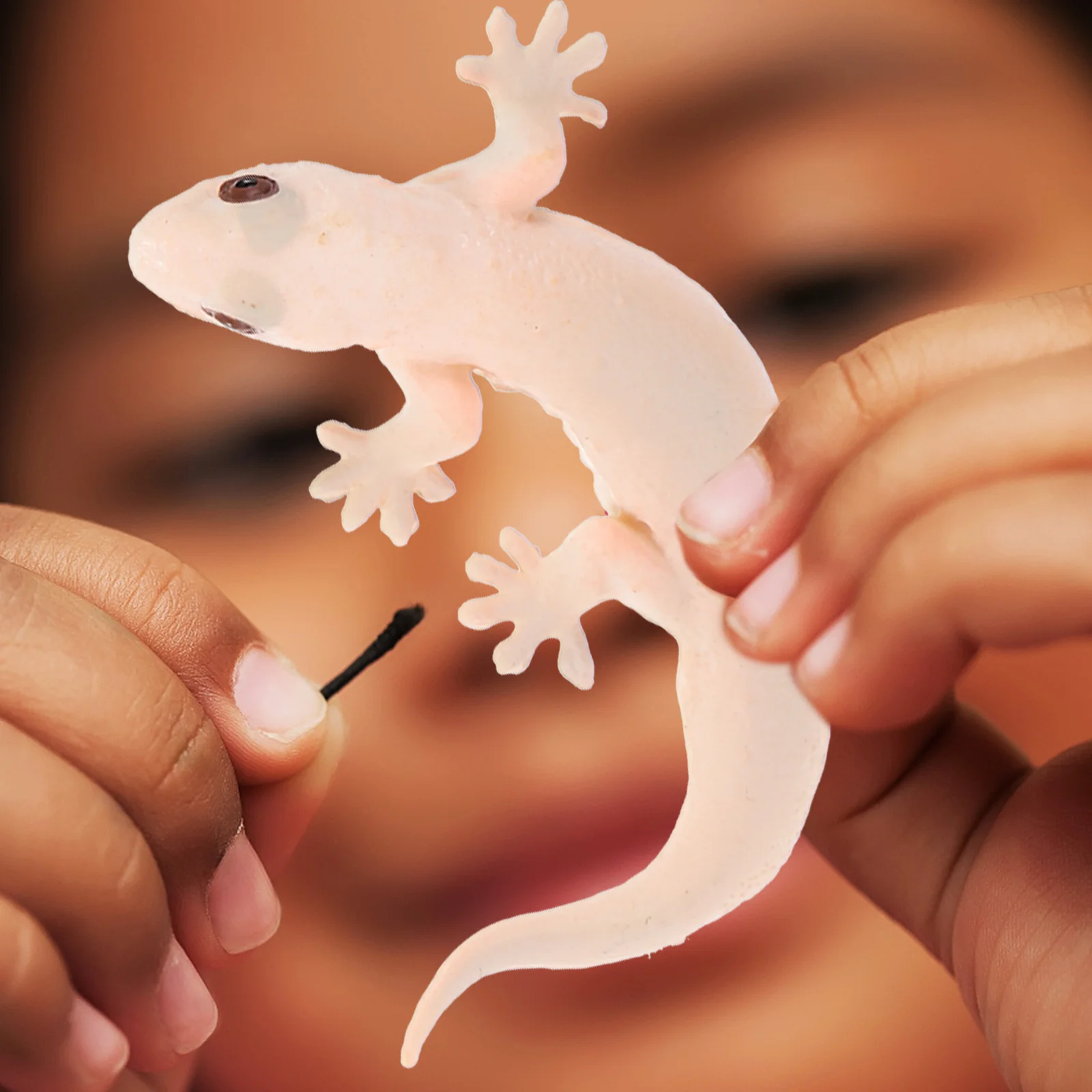 Рисунок 4 - Миниатюрные модели геккона