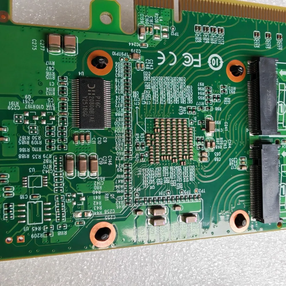 PLX8747 및 로우 프로파일 지원 기능을 갖춘 PCIe 3.0 x8 - 4x M.2 NVMe SSD 어댑터 카드