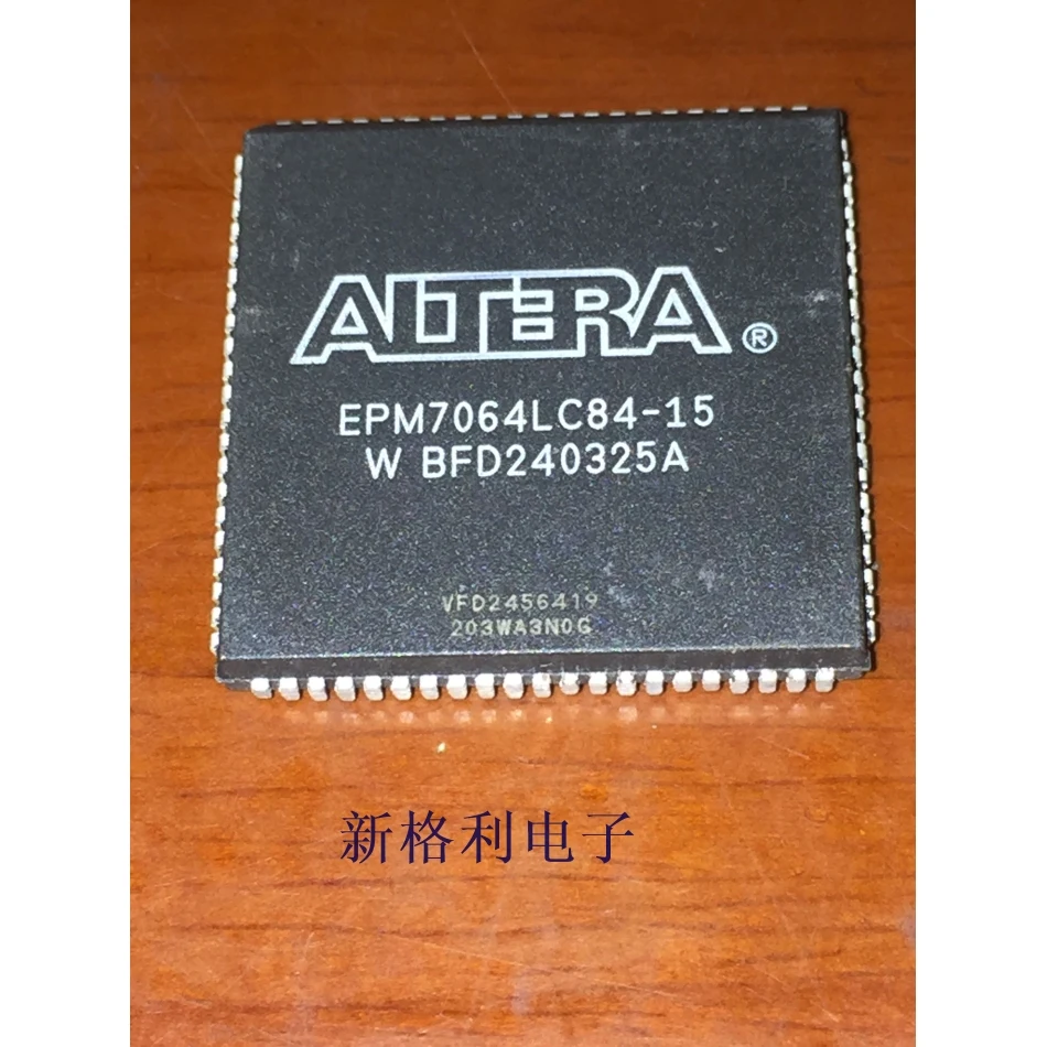 EPM7064LC84-15,