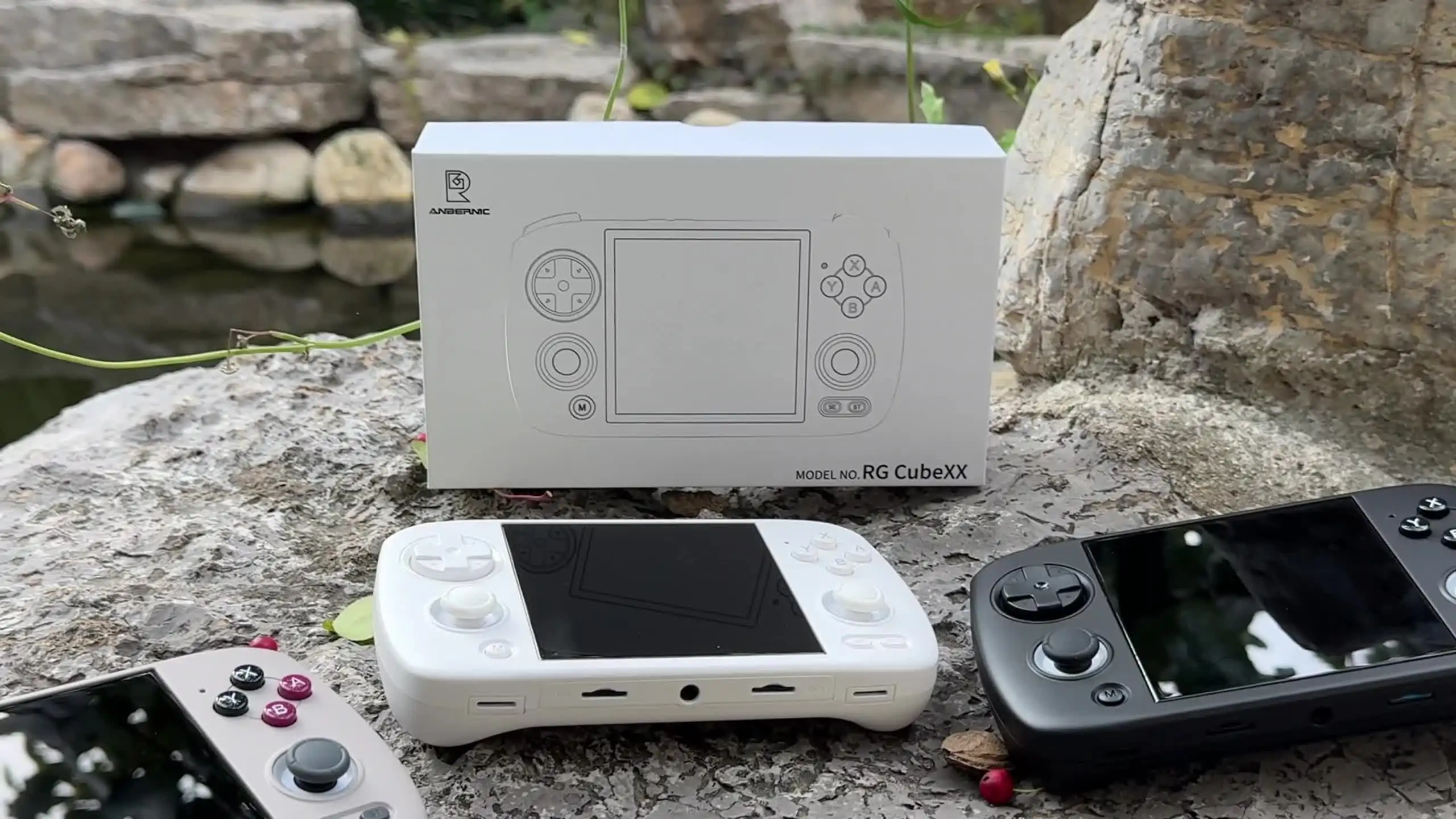Игровая консоль ANBERNIC RGCUBEXX