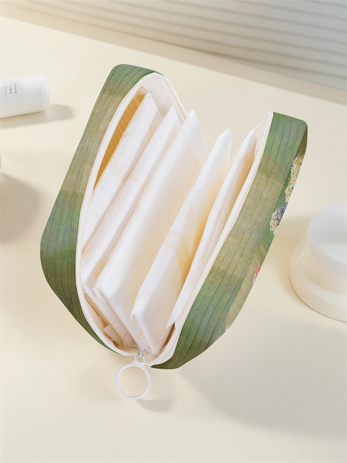 Floral pattern printed sanitary napkin storage bag, women's lightweight tissue bag, sanitary tissue bag