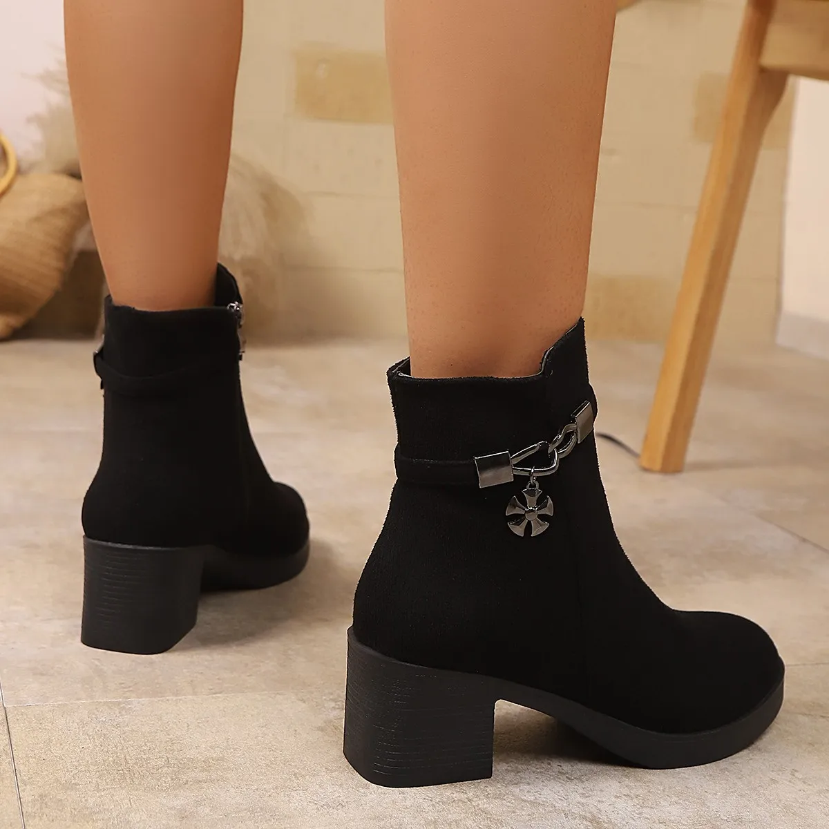 Fashionable New Round Toe Comfortable Casual Work Boots Winter Suede Thick Sole Anti Slip Elegant Short Boots for Women