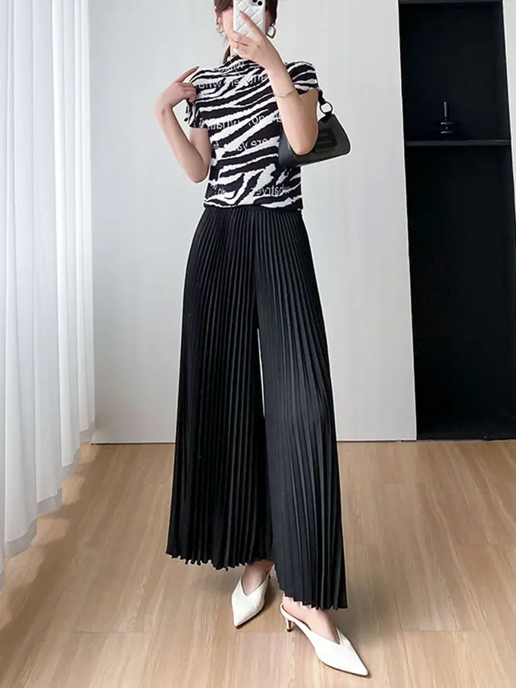 Comfortable, fashionable, casual, high-end, simple, loose, wide leg skirt pants for women summer 2025, new pleated design