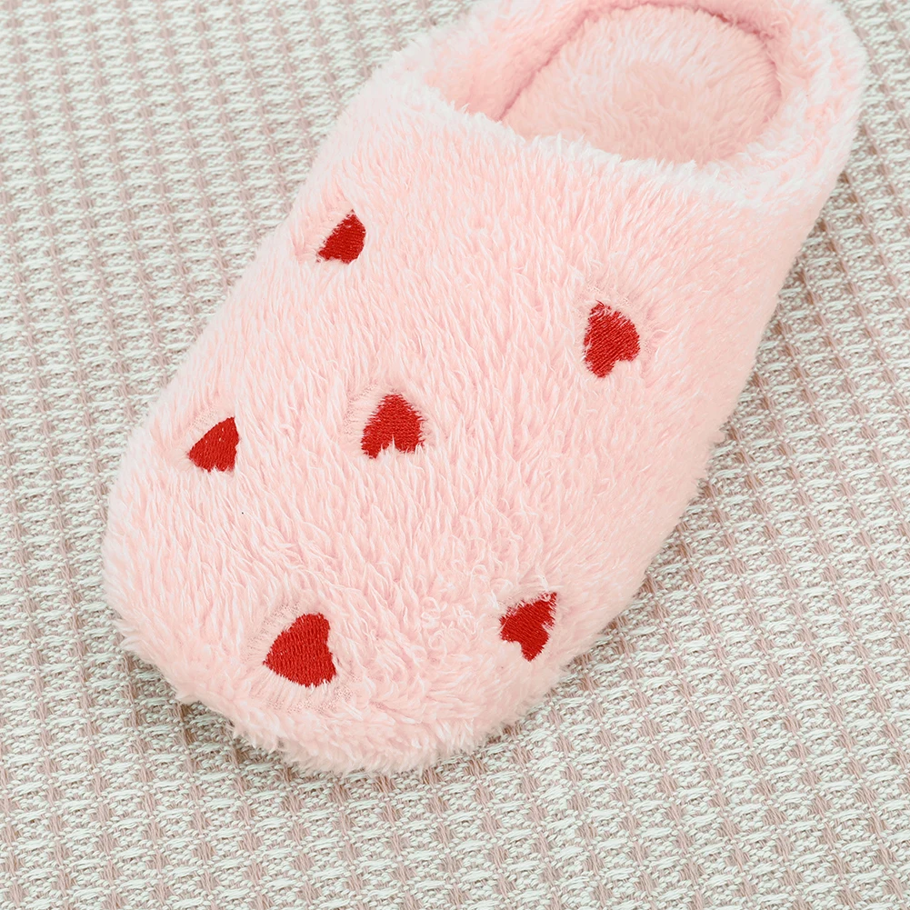Plush Heart Slippers Comfortable Closed Toe Slippers Breathable Flat Thermal Slippers Fluffy Love Slippers for Indoor Bedroom