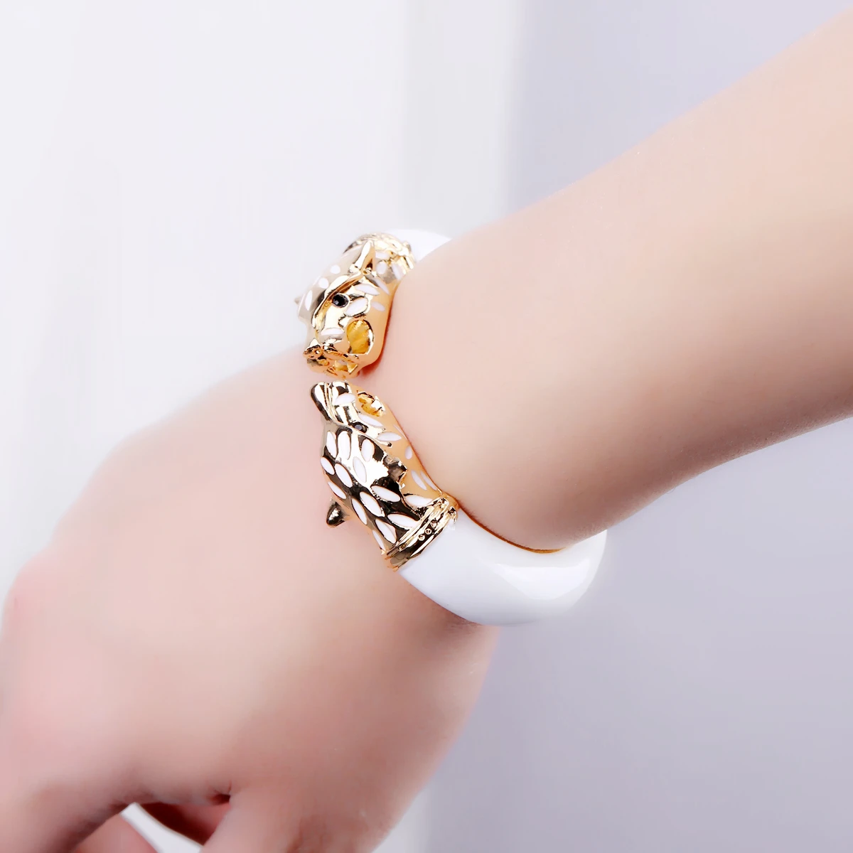 Luxury Enameled Colorful Wolf Bangle Cuff Bracelet Fashion Jewelry for Women Statement Bangles Bracelet Accessory Engagement 5