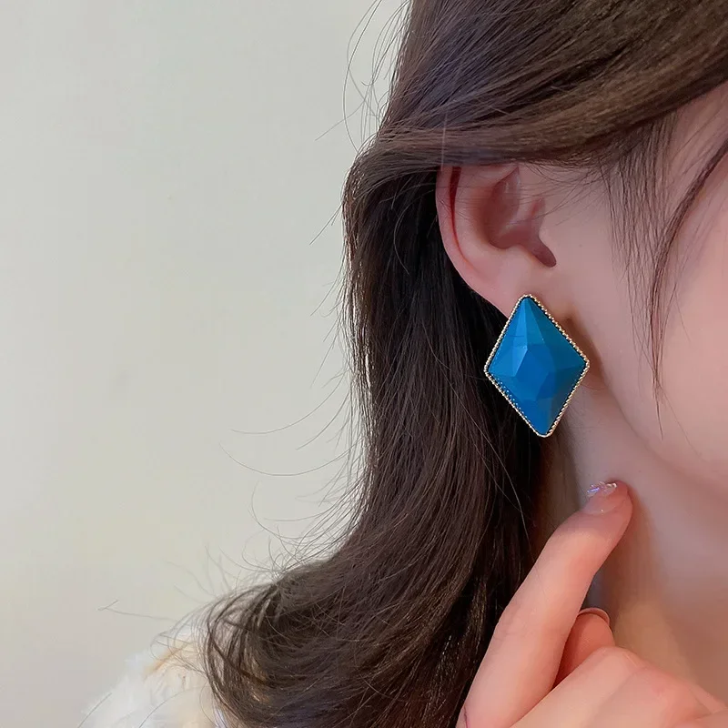 Classic Pattern Heart-shaped Earrings Silver Color Round Earrings For Women Stainless Heart-shaped Small Dangler Cool