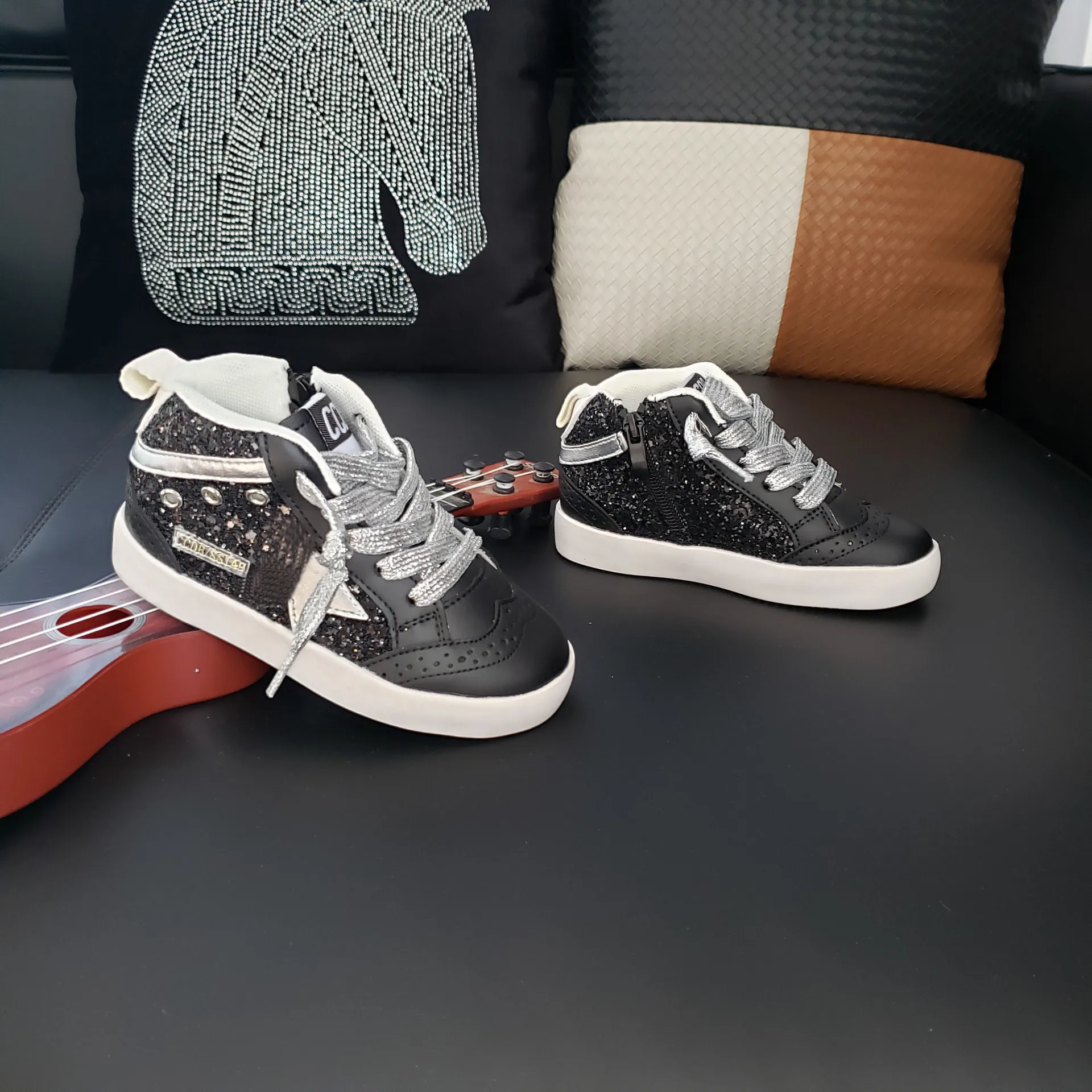 어린이 소년 소녀 가을 스타 스팽글 가죽 스포츠 신발 어린이 캐주얼 통기성 미끄럼 방지 편안한 스케이트 신발