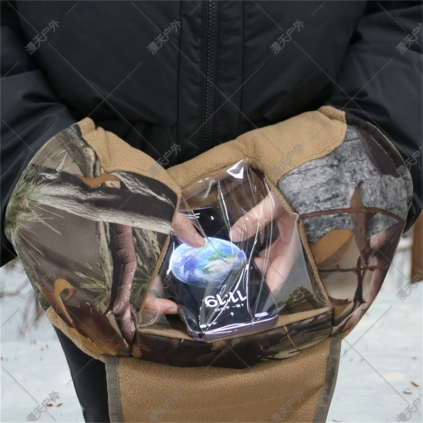 Outdoor Camping New Camouflage Flannel With Window Warm Gloves Visual Screen Hanging Neck Gloves Thick Warm