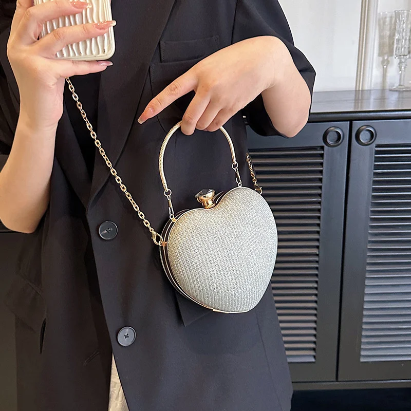 New Shaped Heart Dinner Chain Shoulder Female Tote Bag Fashion Diamond Metal Handheld Y2k Handbag Woman Party Bolsas Clutche