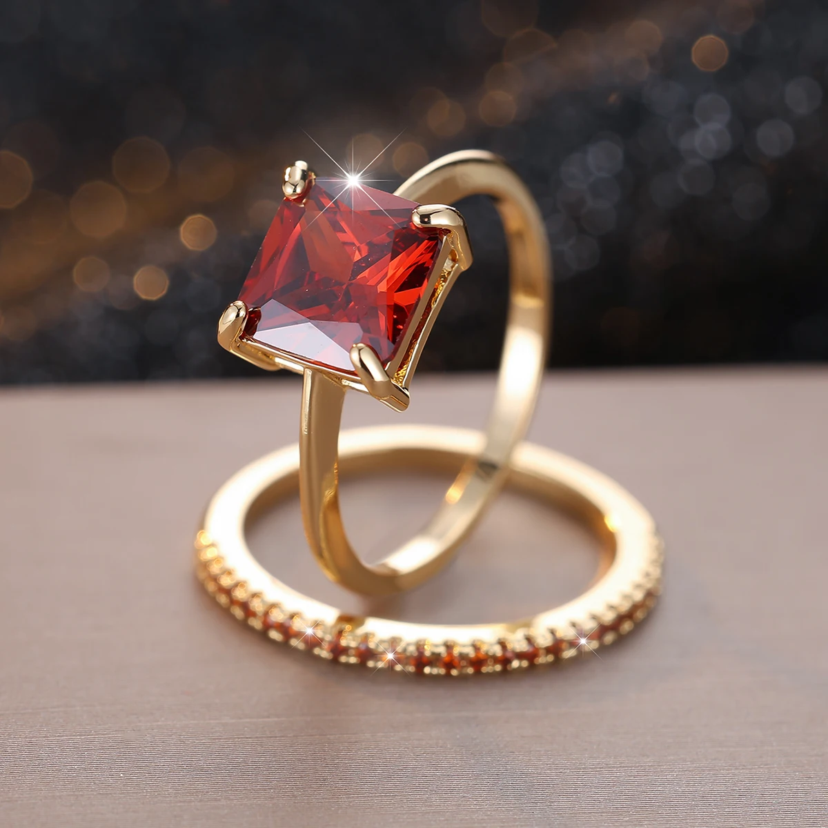 Bague Art Déco or platine diamants pierres rouges - Muse & Or