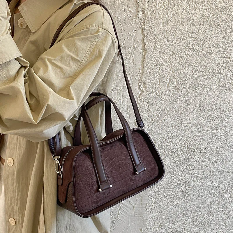Elegant Cylinder-Shaped Winter Shoulder Bag with Pendant - Luxury Designer Collection