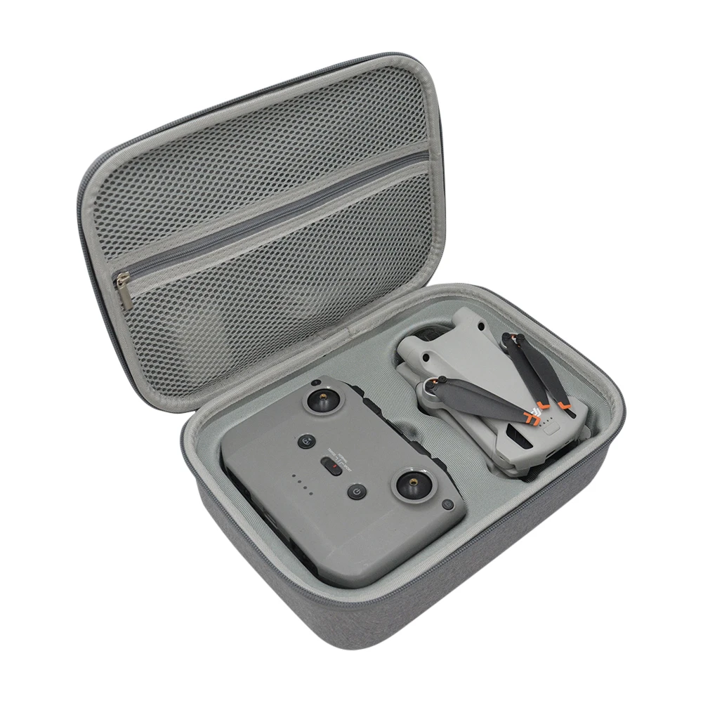 Sac de transport DJI Mini 3 ouvert montrant l'organisation intérieure pour ranger drone et accessoires