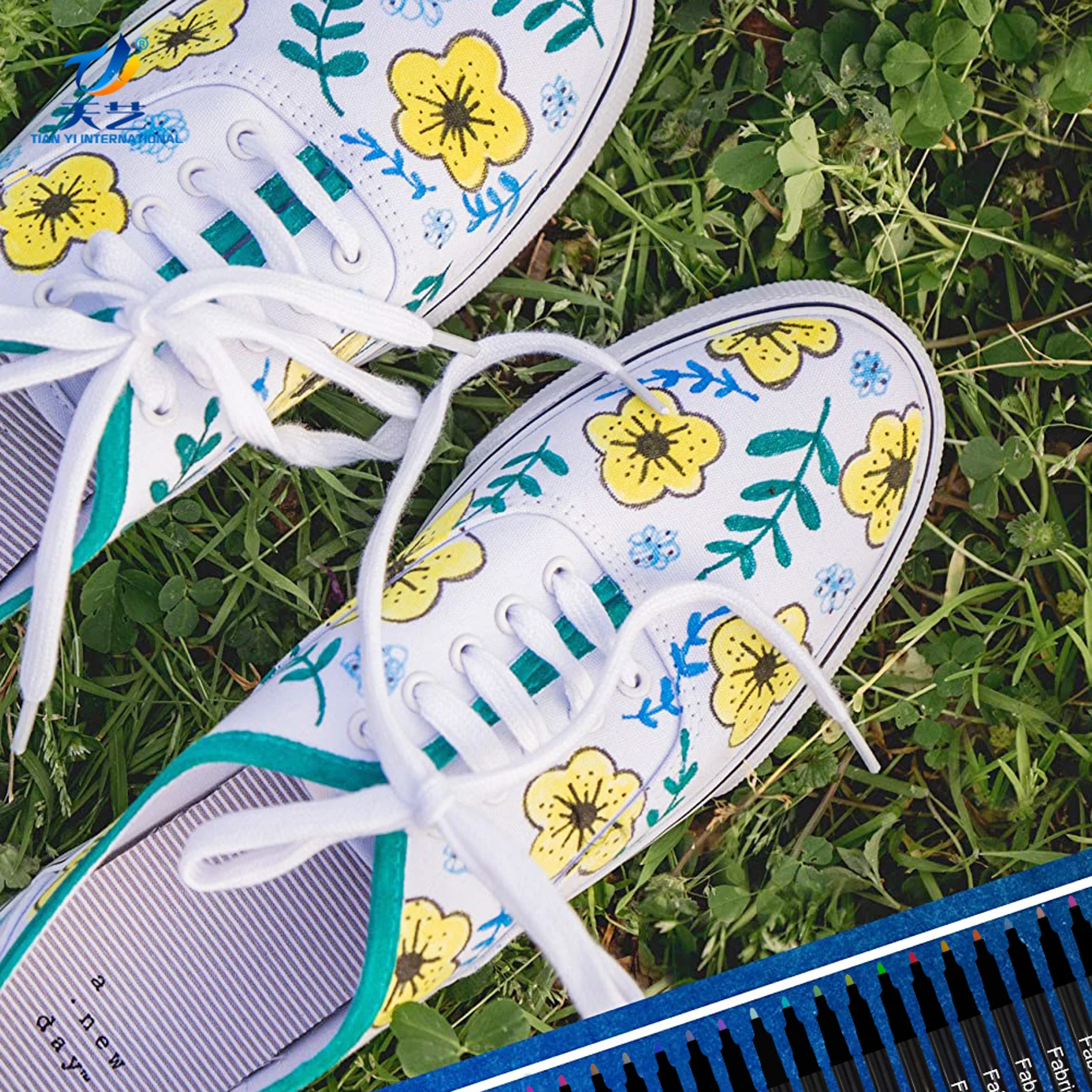 24-Color Fabric Pens Set Permanent for Clothes DIY Hand-Drawing Doodling and Artwork Crafts Suitable for Fabric Paper Canvas