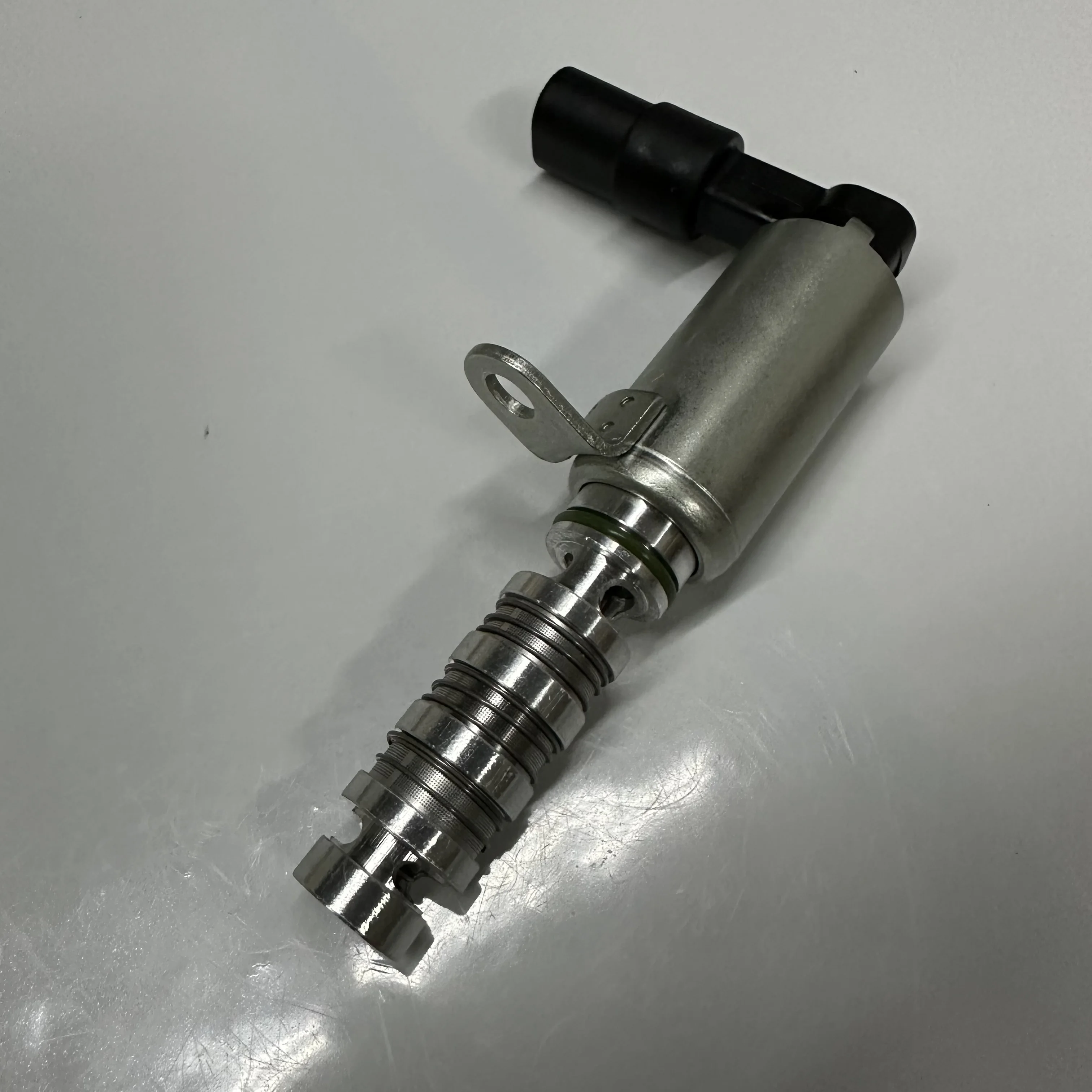 Car Oil Control Valve VVT Variable Timing Solenoid for Hyundai Elantra GLS edan 4-Door 1.8L