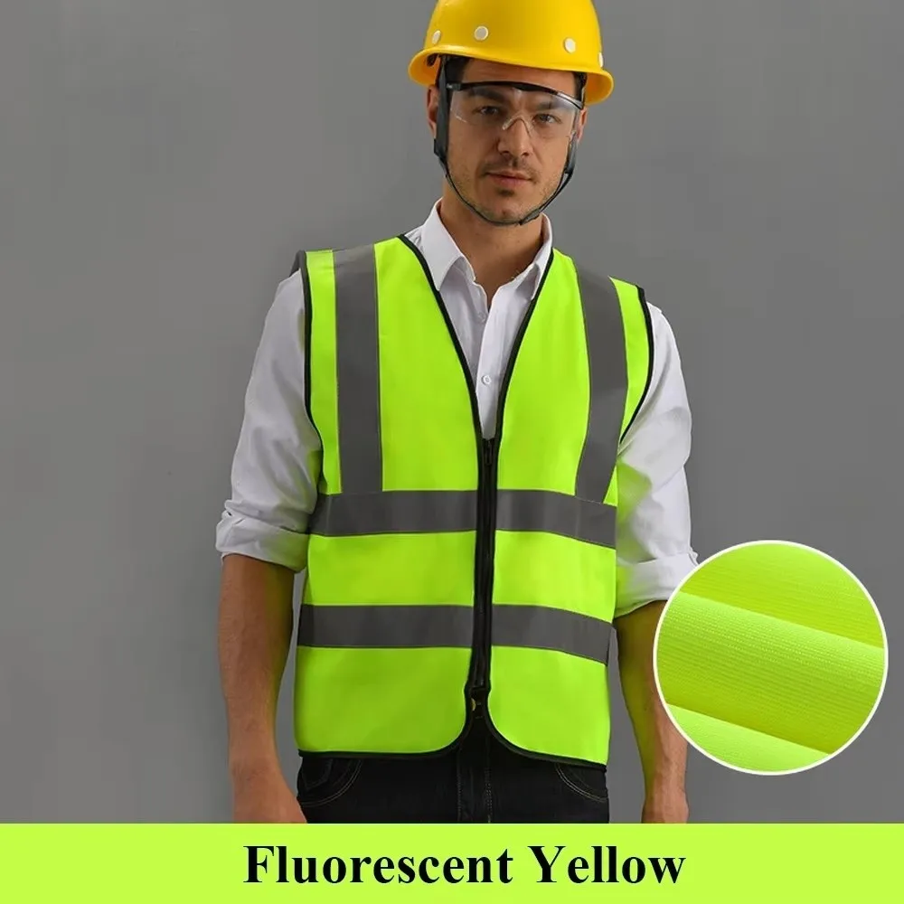 Détail des bandes réfléchissantes du gilet de sécurité