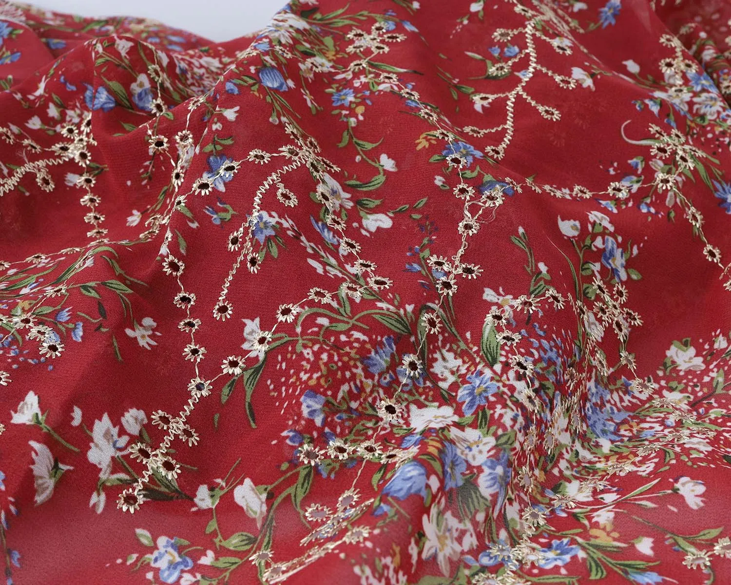 Tessuto Chiffon Floreale Con Occhielli Ricamati Filo Oro - Larghezza 152,4 Cm - Pezzo Pretagliato 2 Metri - copertina