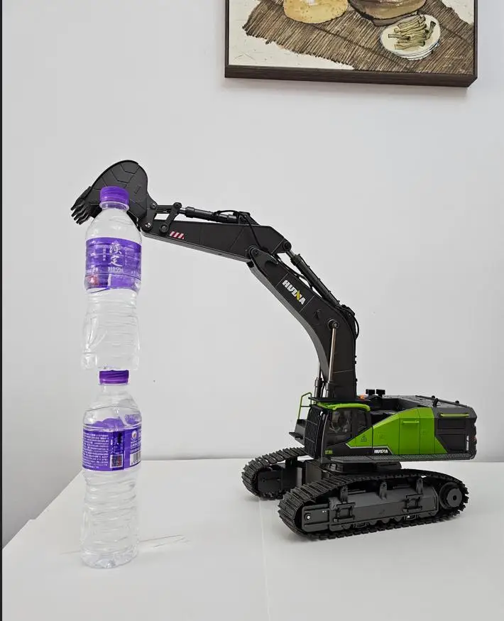 1593 Large remote control engineering vehicle Hydraulic wireless remote control alloy excavator Toy car charging screw excavator