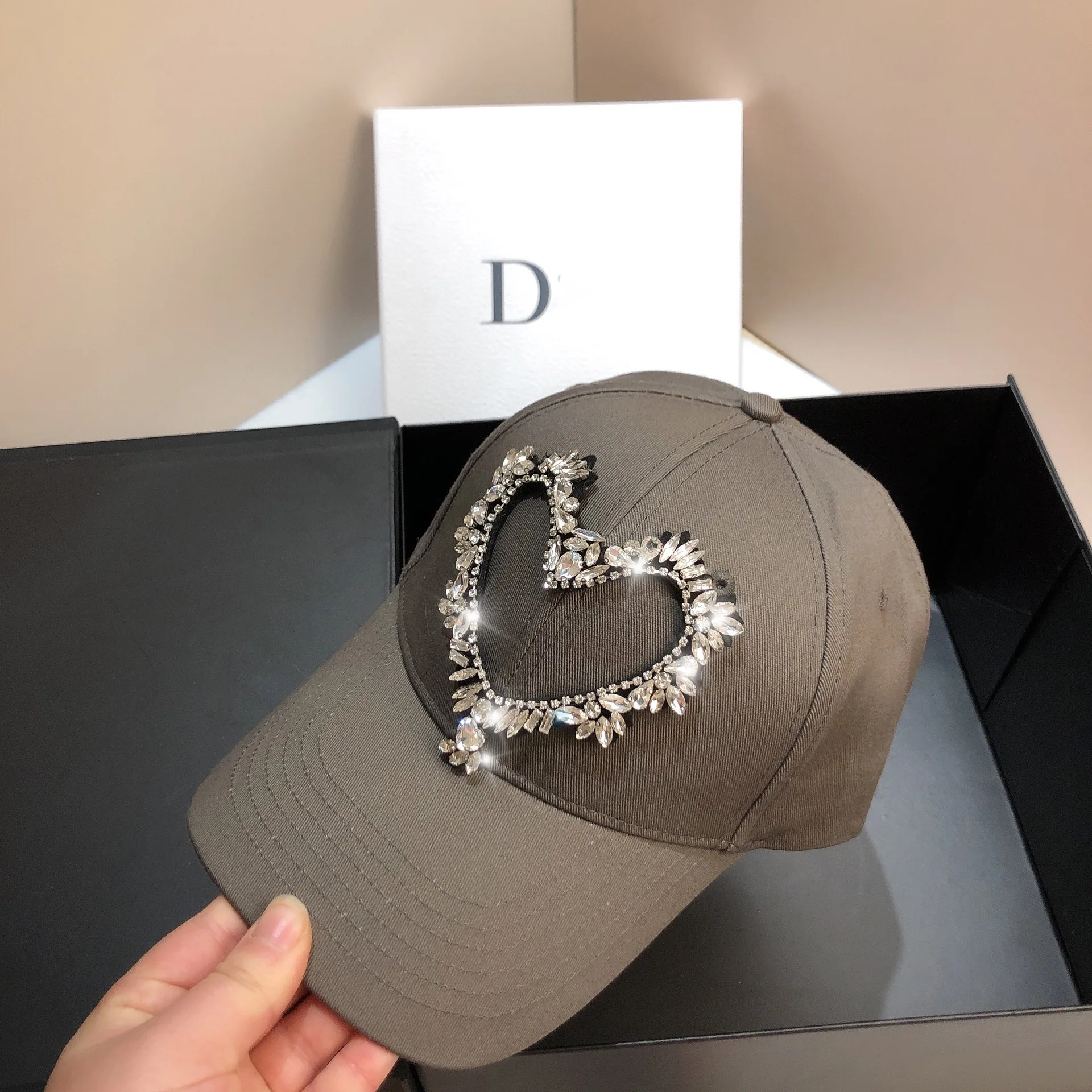 Rhinestone Baseball Cap Ladies Hip Hop Hat Sparkling Full of Diamonds Cool Fashion European and American Style Peaked Cap Ladies