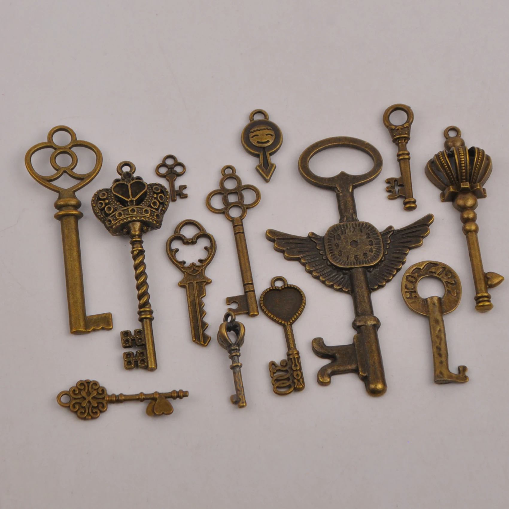 

100Pcs Jewelry charms Antique Bronze Mixed Kyes Alloys of precious metal Jewelry findings