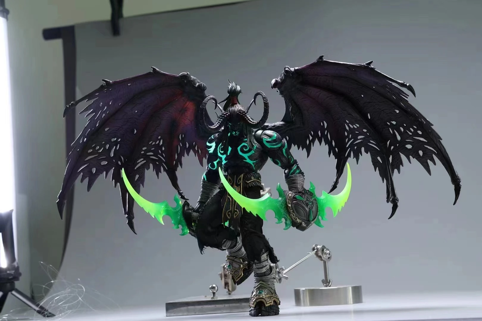 Hero toys Demon Hunter アクションフィギュア Hero toys 1/12 デーモン ハンター アクションフィギュア HT002