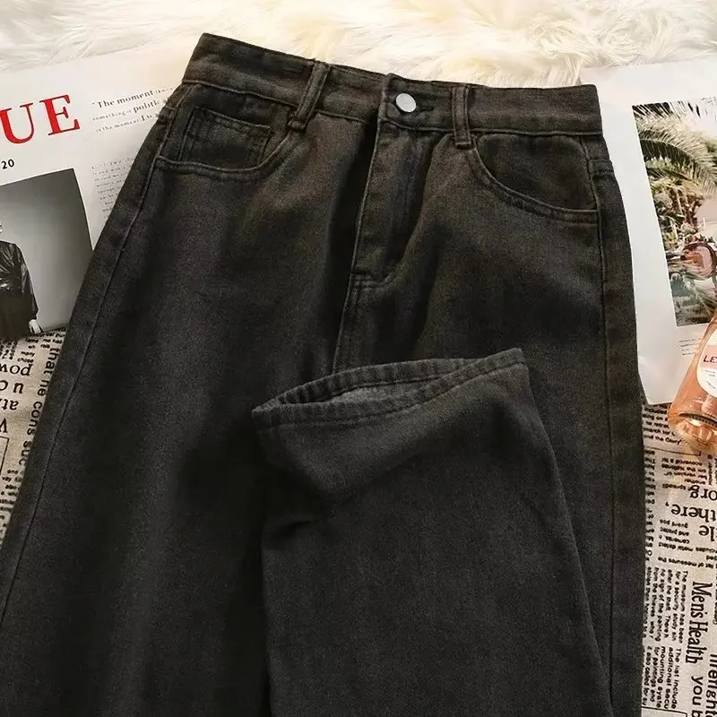 1280 black and gray button