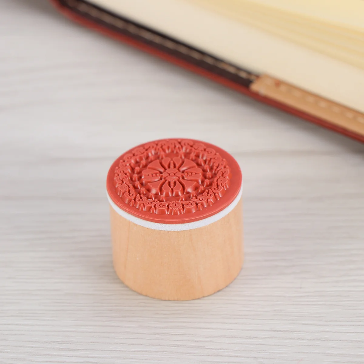 

Circle Wooden Stamps Lace Pattern Seals Used for Christmas Gift Decoration Wooden Rubber Stamps ( -04)