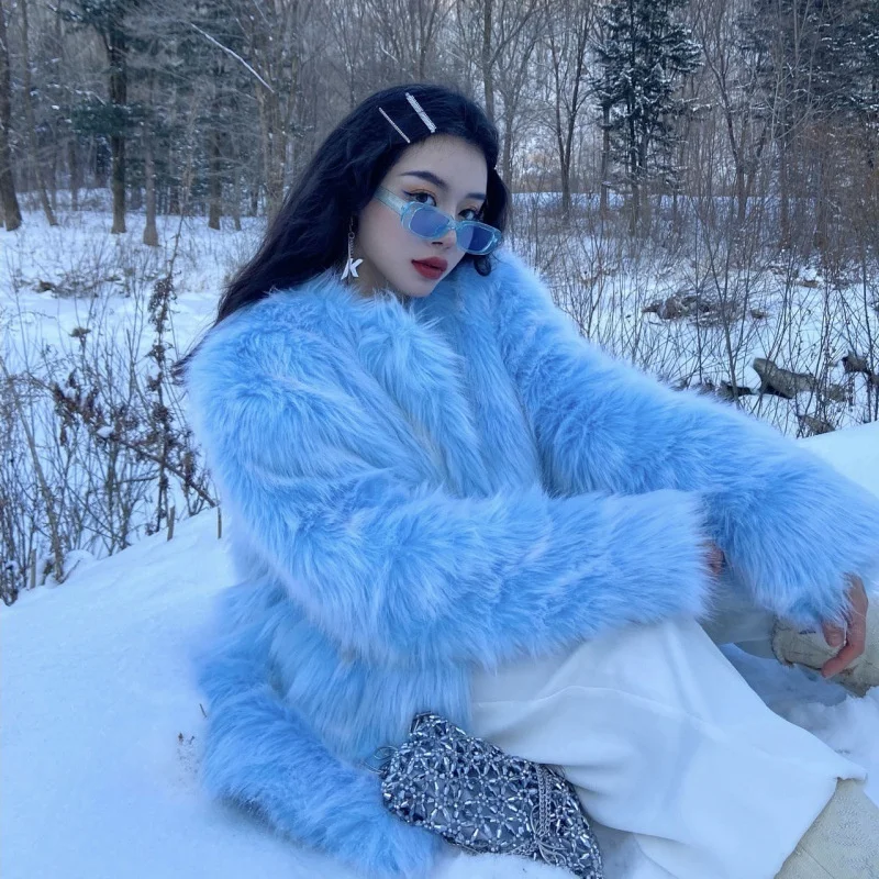 Новинка Осень-зима 2023 модное темпераментное подходящее ко всему женское синее плюшевое пальто средней длины из искусственного меха для женщин