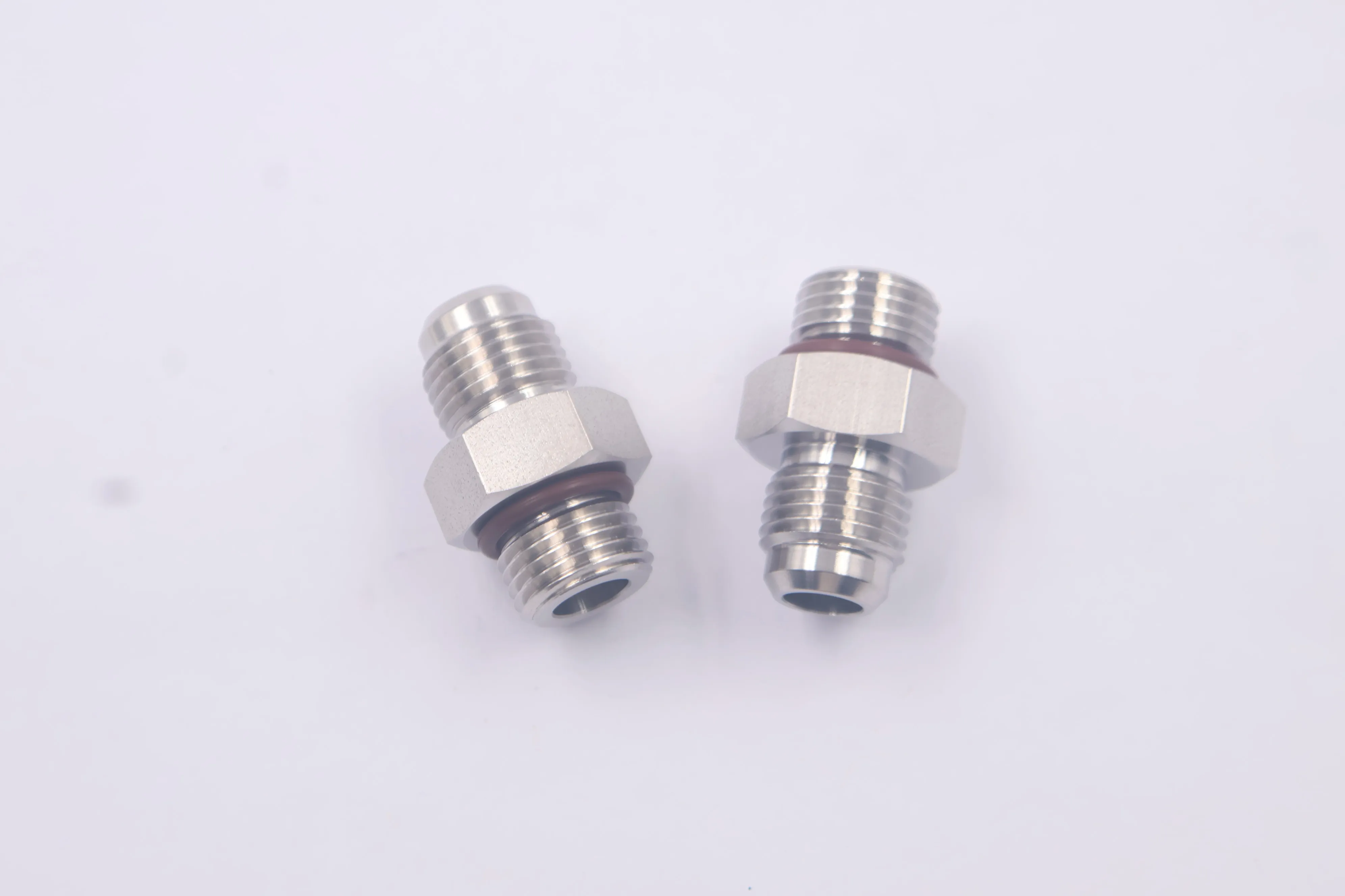SS-4-SAE-1-4AN, Stainless Steel Pipe Fitting, Adapter, 7/16-20 Male JIC Thread x 1/4 in. Mal
